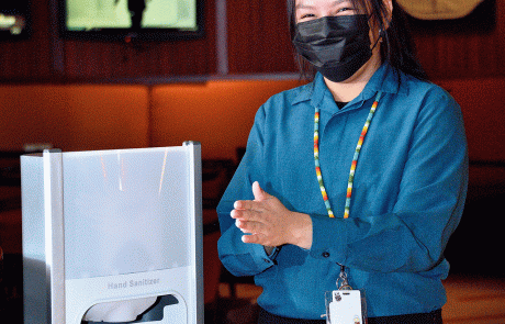 Friendly Camas Grill Server